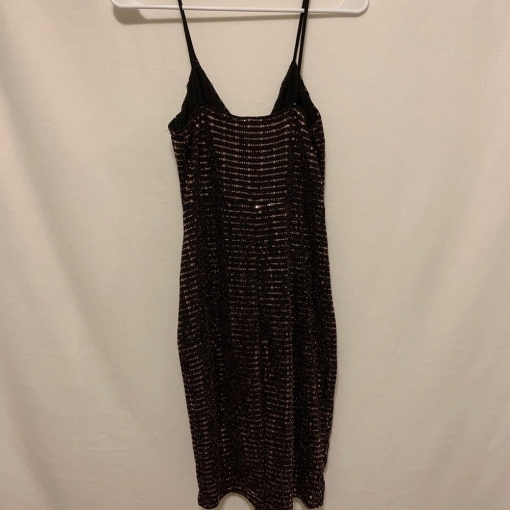 ✨👗3 Short Dresses & 1 Robe Bundle ✨ - Picture 8 of 16